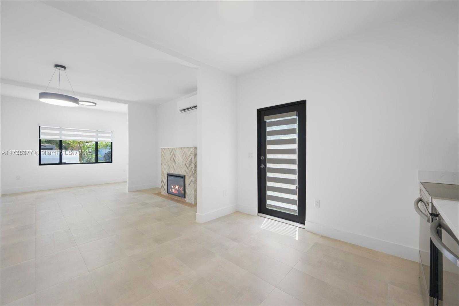 Small Image of 619 35th St, West Palm Beach, FL 33407, USA Number 4
