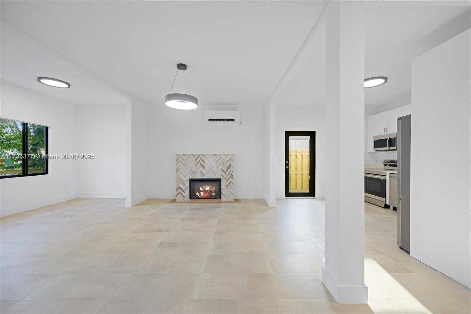 Small Image of 619 35th St, West Palm Beach, FL 33407, USA Number 5
