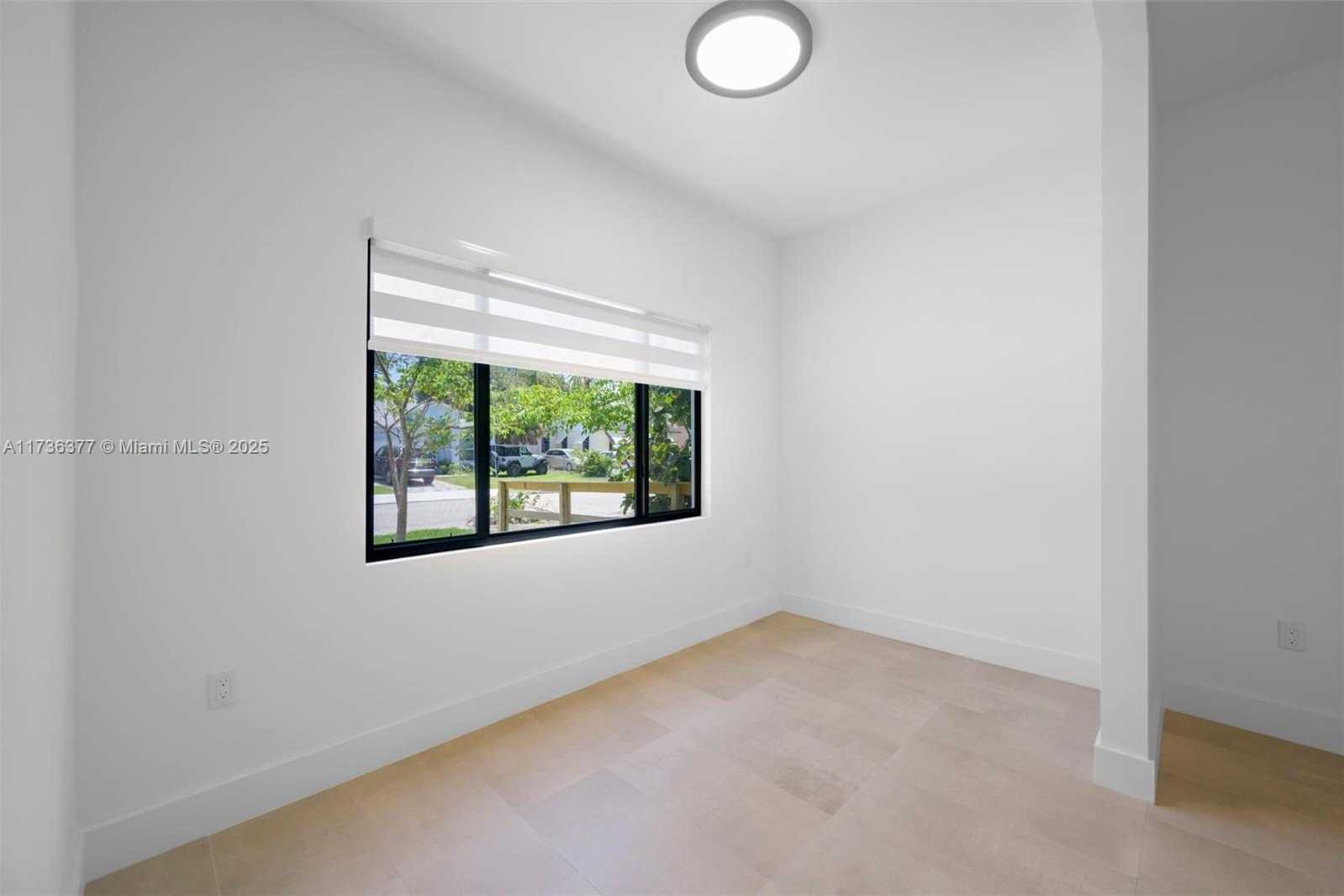 Small Image of 619 35th St, West Palm Beach, FL 33407, USA Number 8