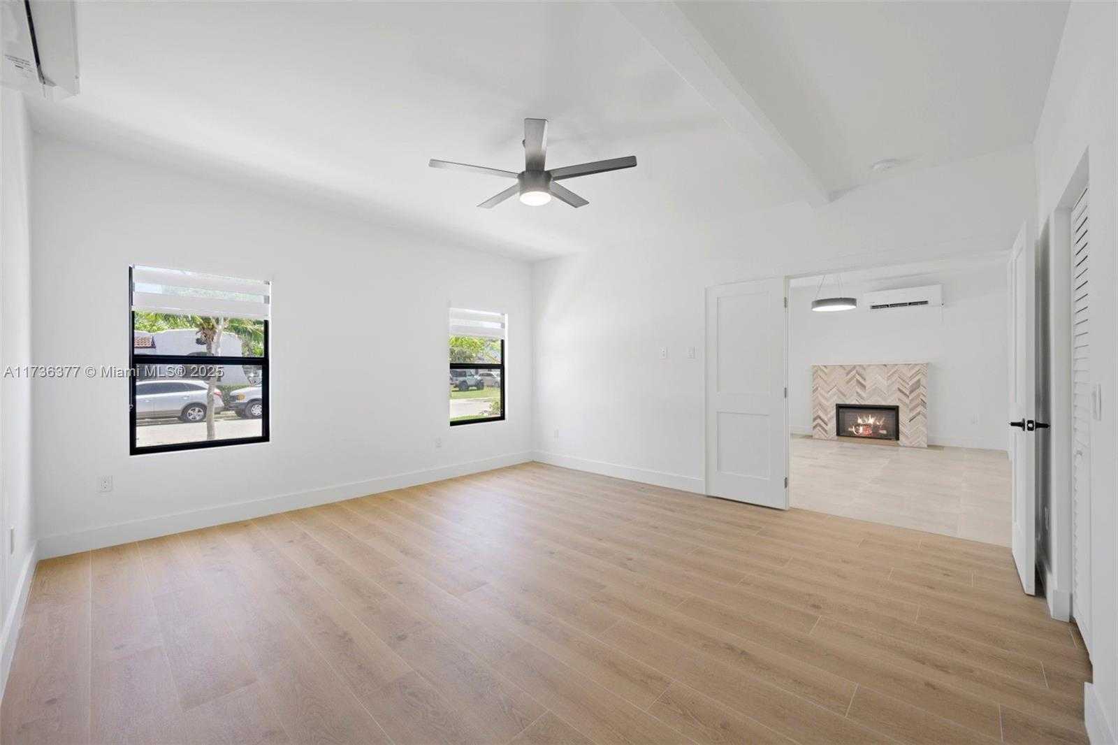 Small Image of 619 35th St, West Palm Beach, FL 33407, USA Number 9