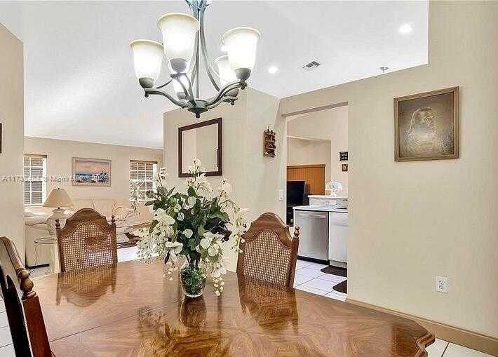 Small Image of 38 GABLES BLVD, Weston Number 12