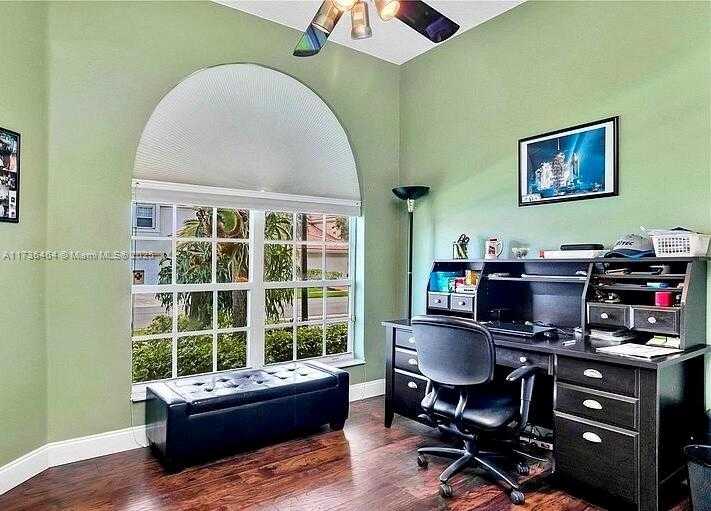 Small Image of 38 GABLES BLVD, Weston Number 14
