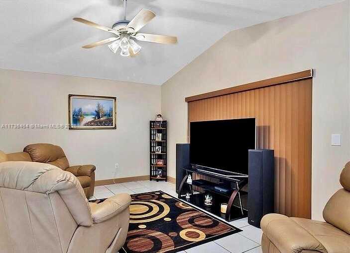 Small Image of 38 GABLES BLVD, Weston Number 16