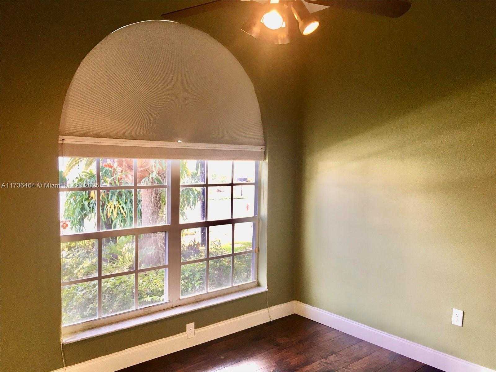 Small Image of 38 GABLES BLVD, Weston Number 20