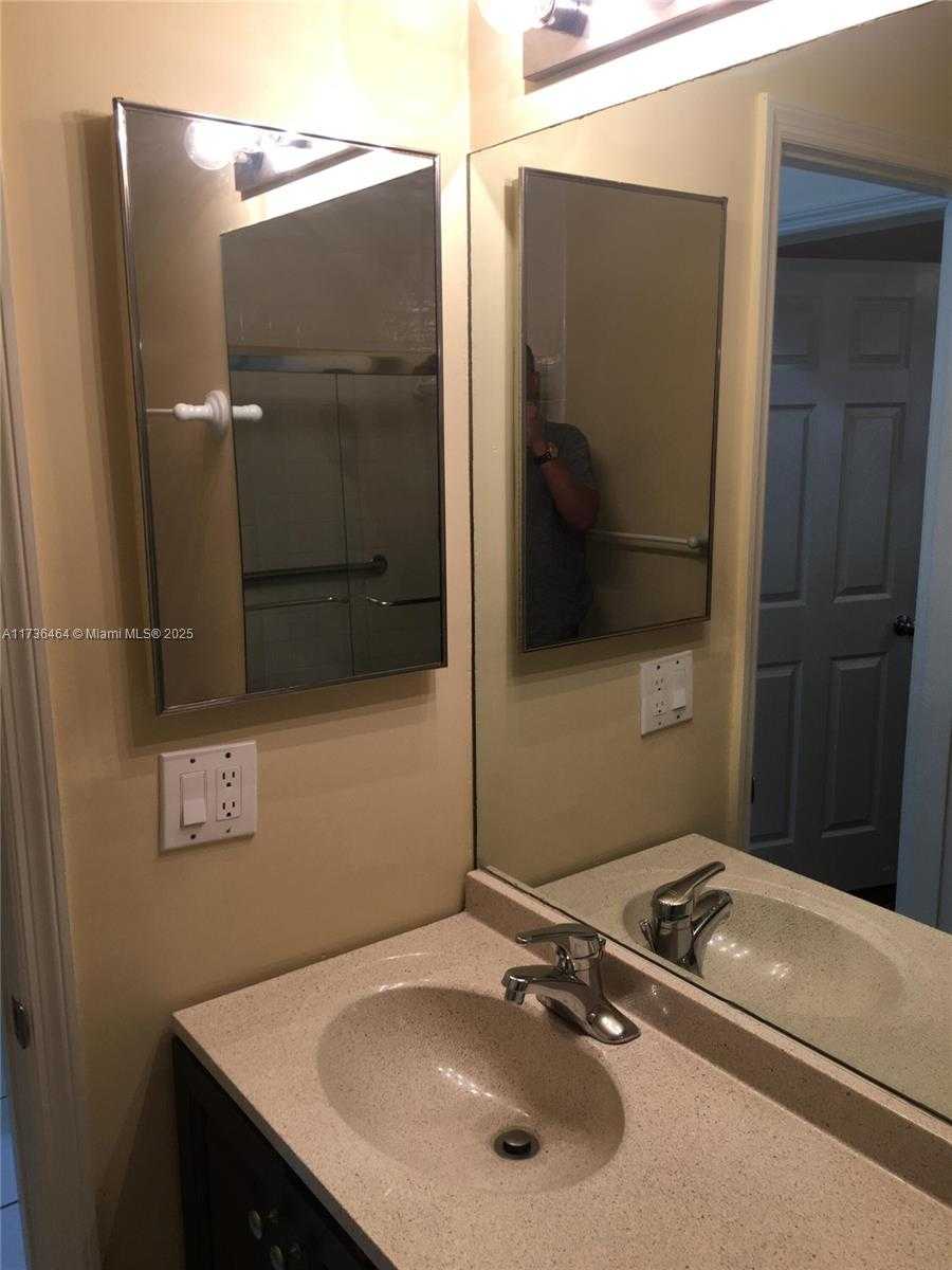 Small Image of 38 GABLES BLVD, Weston Number 23