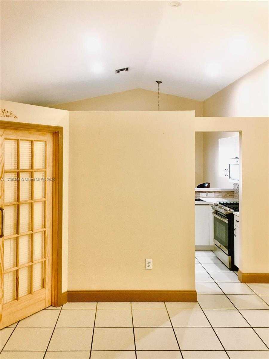 Small Image of 38 GABLES BLVD, Weston Number 25