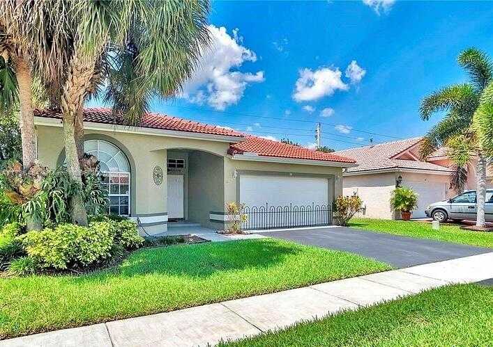 Small Image of 38 GABLES BLVD, Weston Number 3