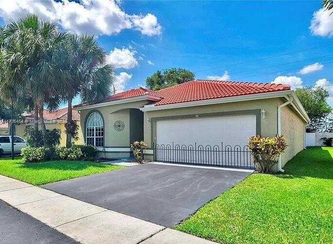 Small Image of 38 GABLES BLVD, Weston Number 5