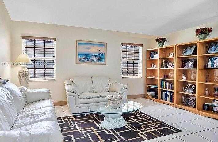 Small Image of 38 GABLES BLVD, Weston Number 7