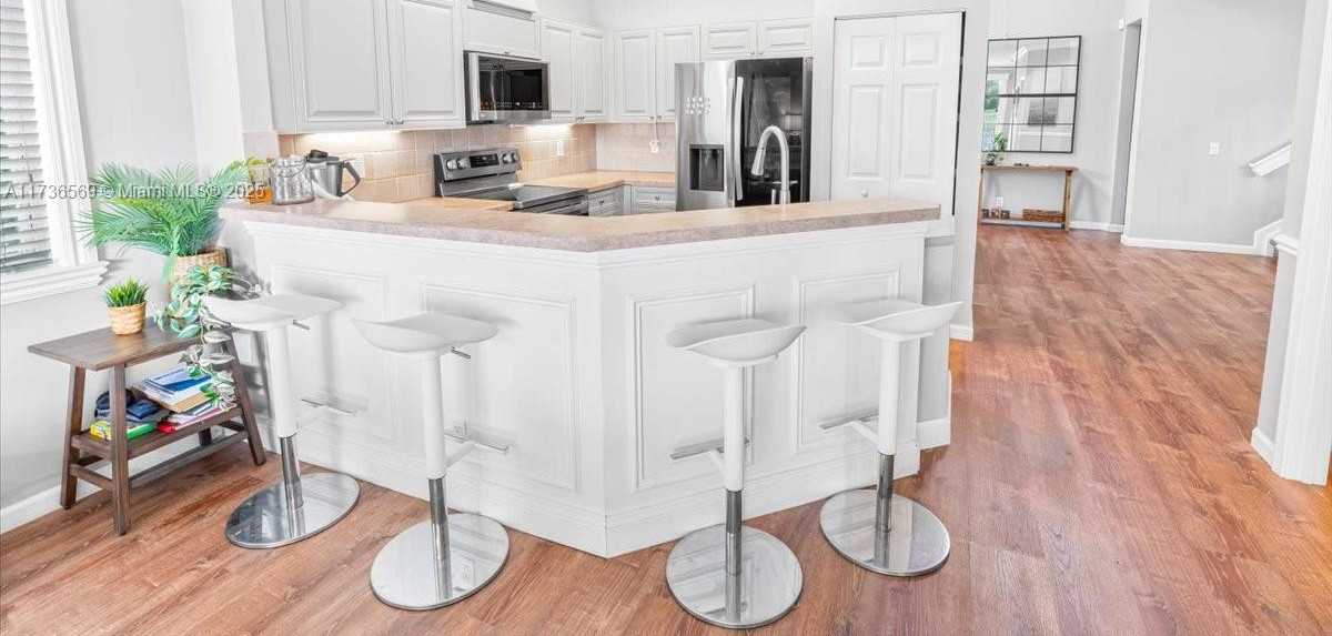 Small Image of 920 GOLDEN CANE DR, Weston Number 10