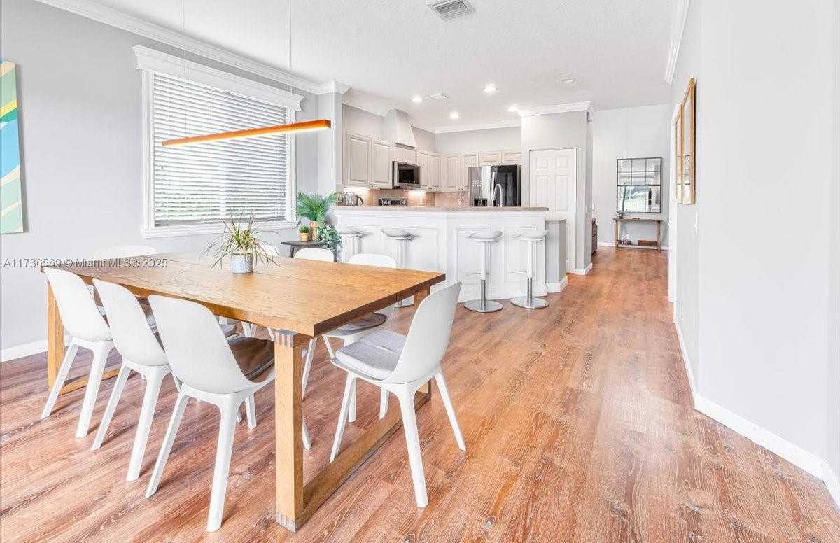 Small Image of 920 GOLDEN CANE DR, Weston Number 11
