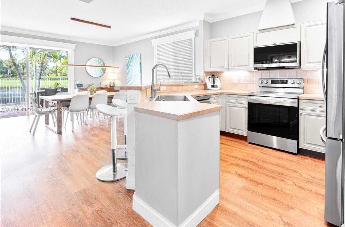Small Image of 920 GOLDEN CANE DR, Weston Number 13