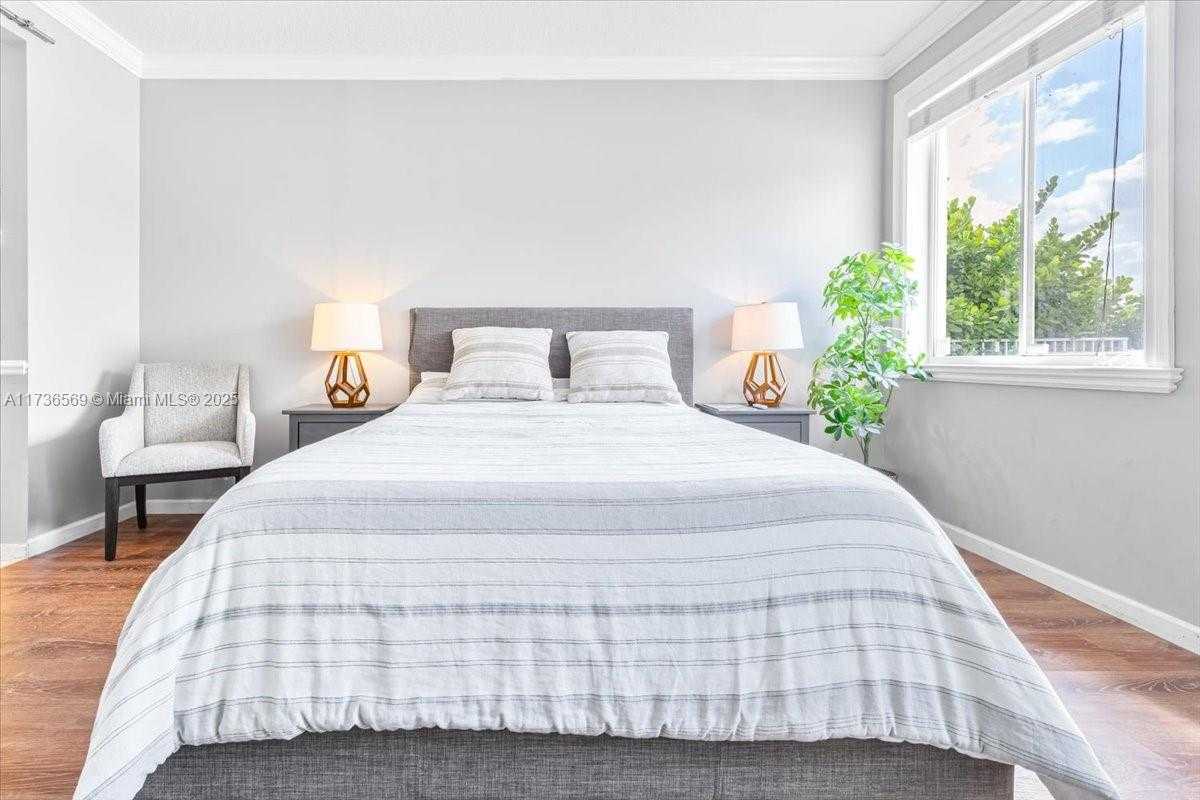 Small Image of 920 GOLDEN CANE DR, Weston Number 14