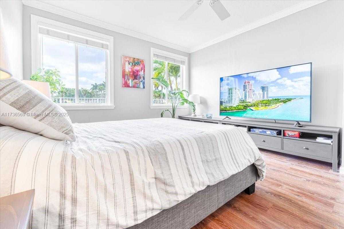Small Image of 920 GOLDEN CANE DR, Weston Number 15