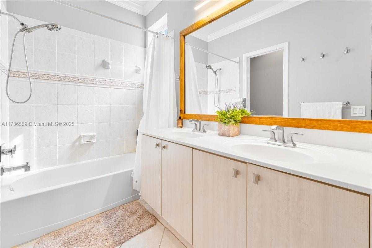 Small Image of 920 GOLDEN CANE DR, Weston Number 17