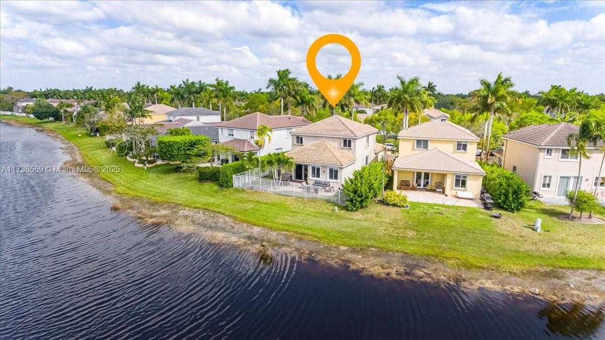 Small Image of 920 GOLDEN CANE DR, Weston Number 2