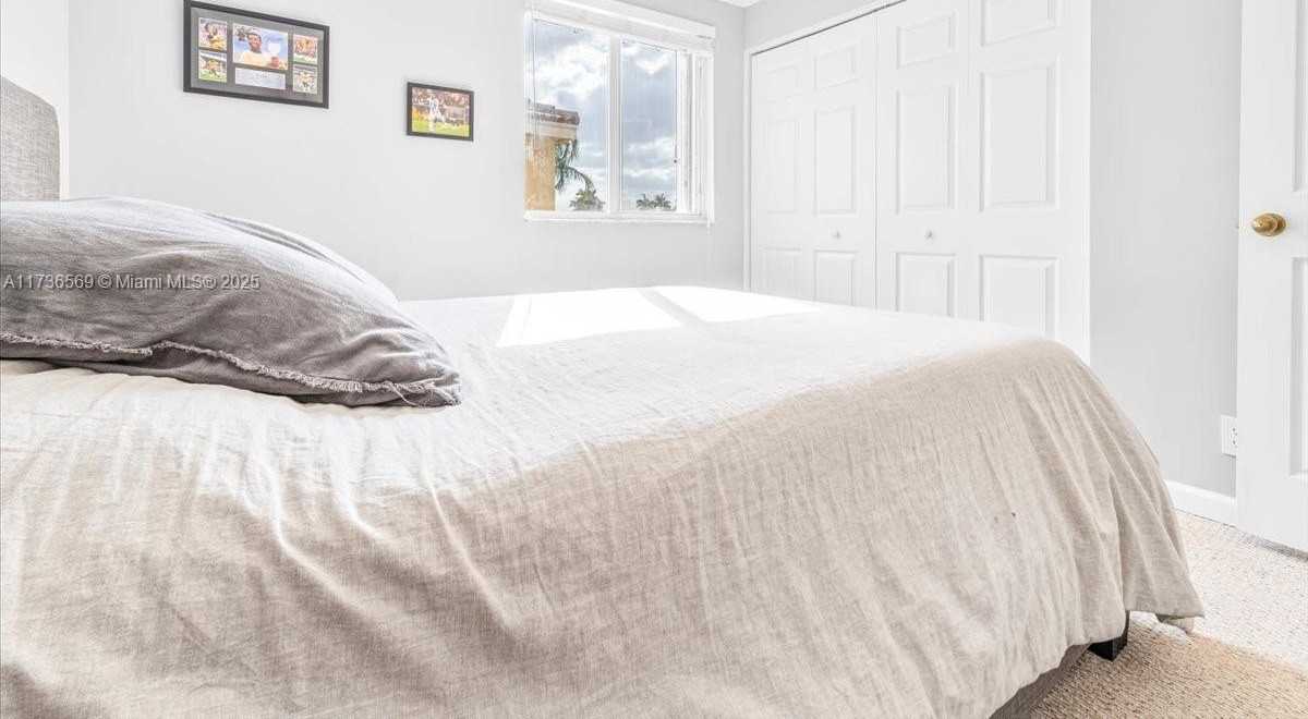 Small Image of 920 GOLDEN CANE DR, Weston Number 21