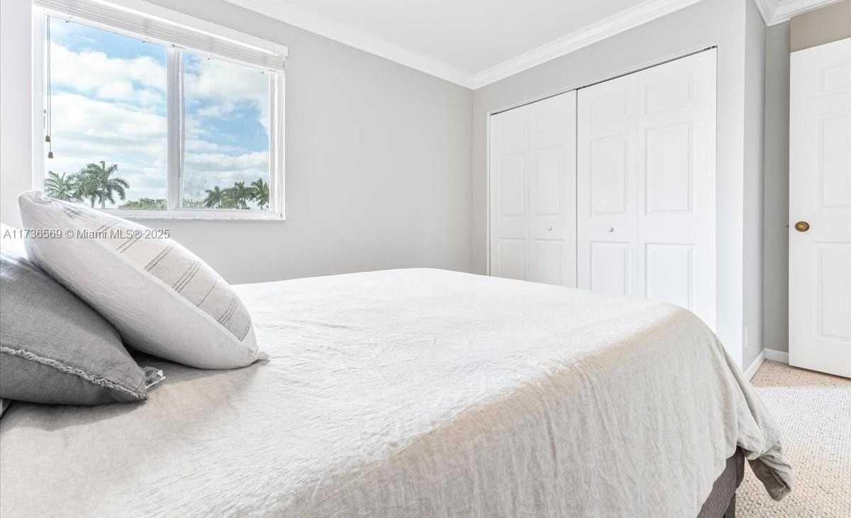 Small Image of 920 GOLDEN CANE DR, Weston Number 22
