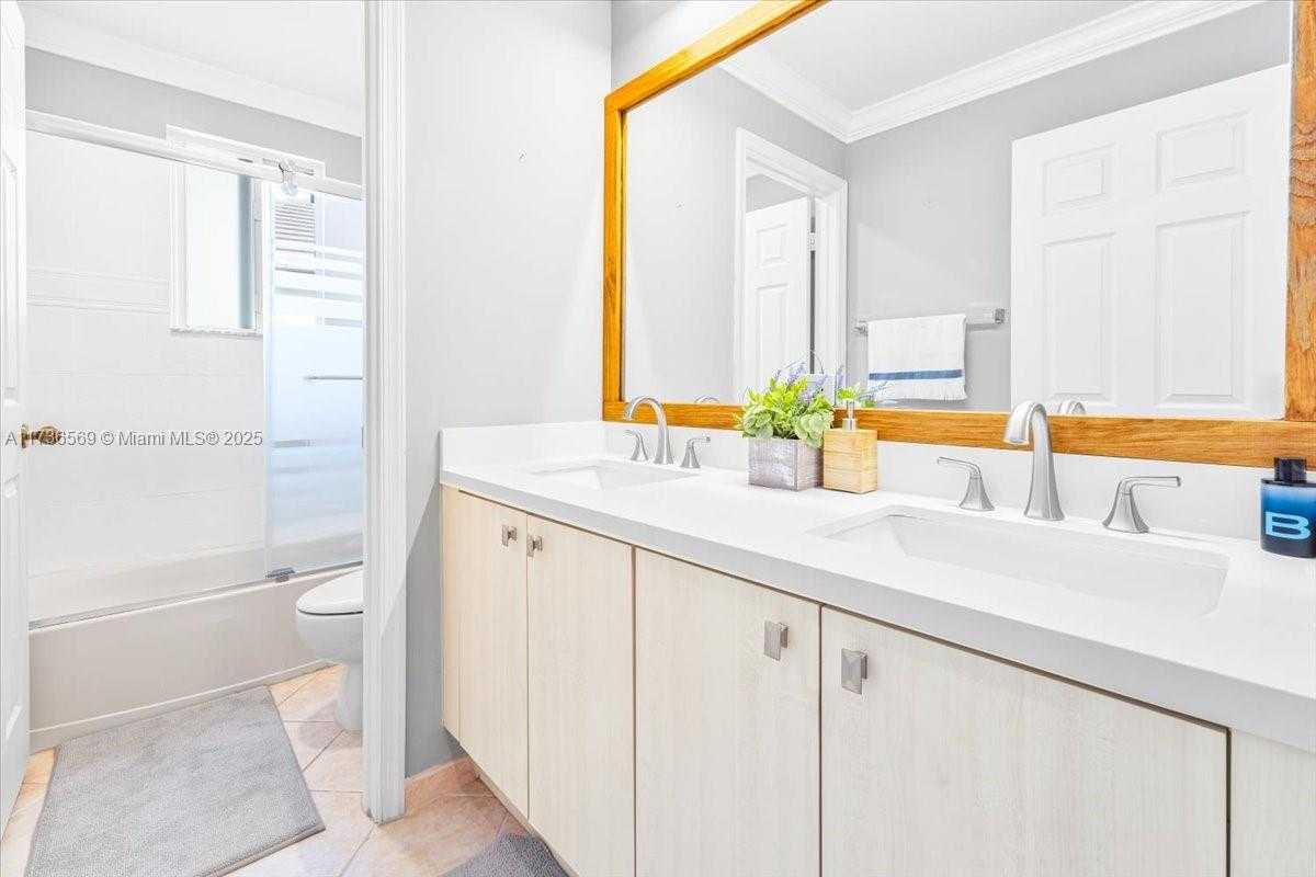 Small Image of 920 GOLDEN CANE DR, Weston Number 24