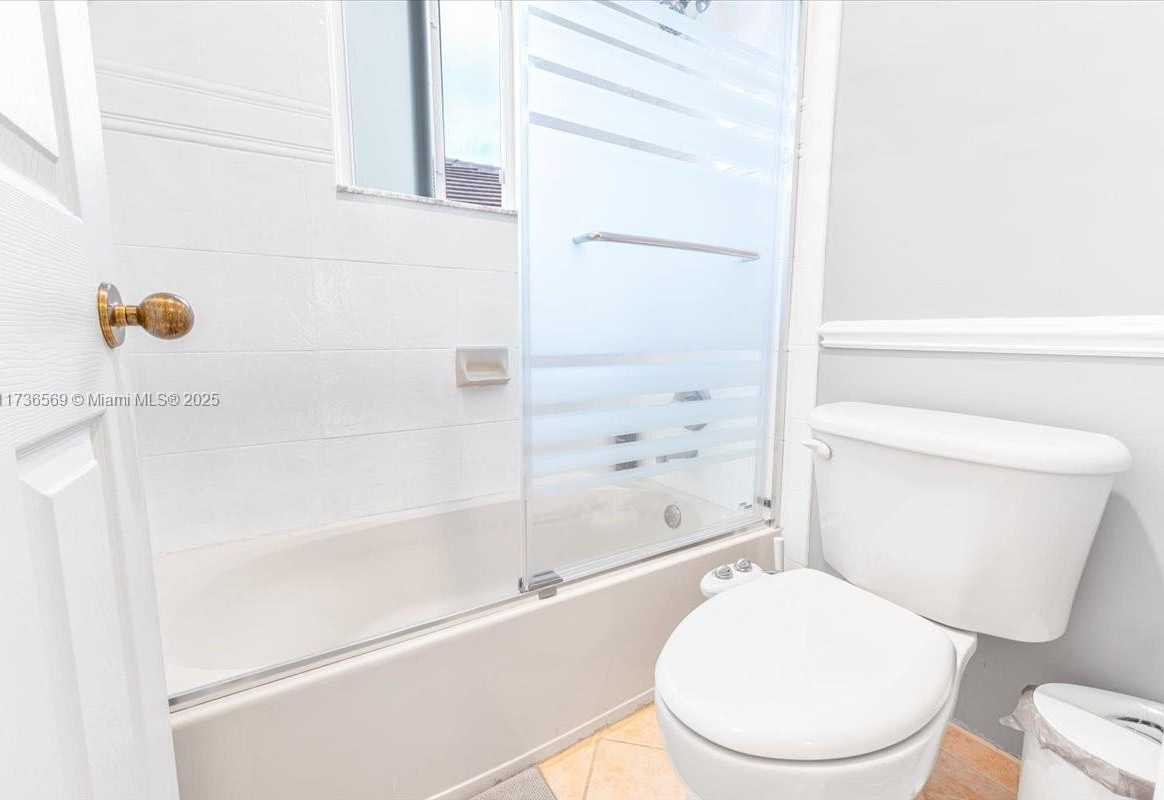 Small Image of 920 GOLDEN CANE DR, Weston Number 25