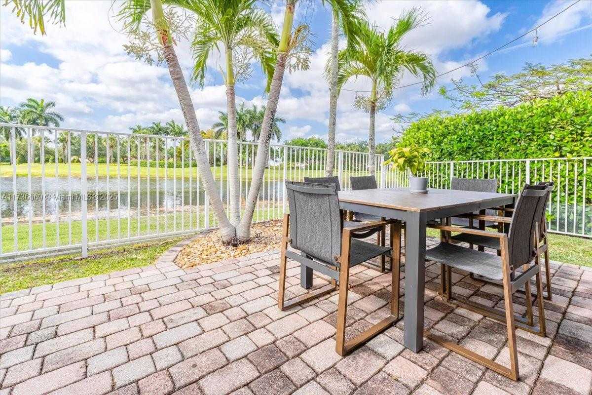 Small Image of 920 GOLDEN CANE DR, Weston Number 28
