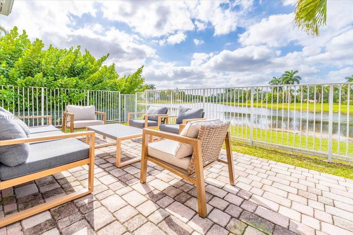 Small Image of 920 GOLDEN CANE DR, Weston Number 29