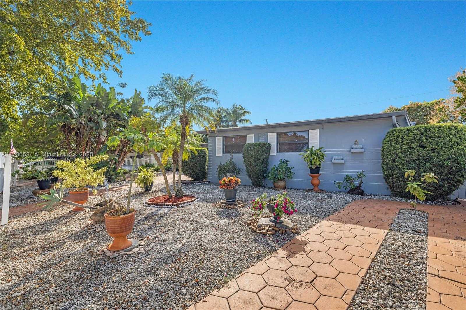 Small Image of 12890 NORTH EAST MIAMI CT, North Miami Number 3
