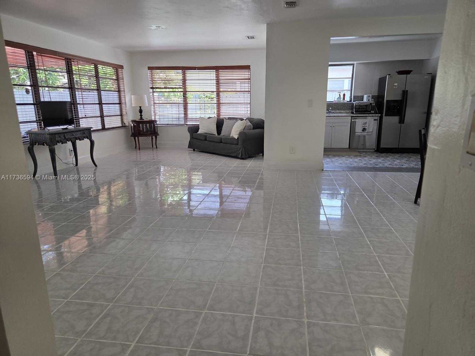 Small Image of 12890 NORTH EAST MIAMI CT, North Miami Number 4