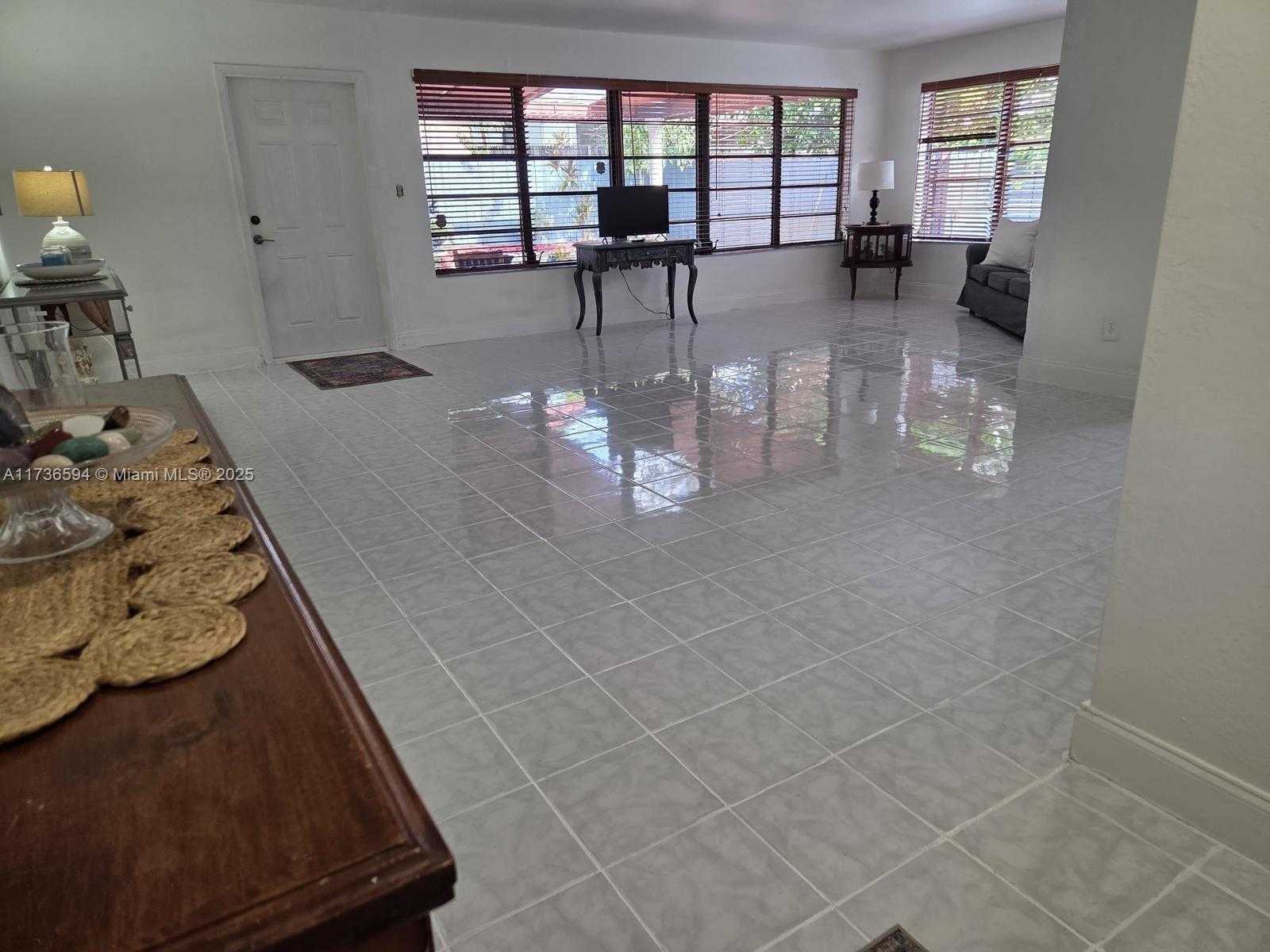 Small Image of 12890 NORTH EAST MIAMI CT, North Miami Number 6
