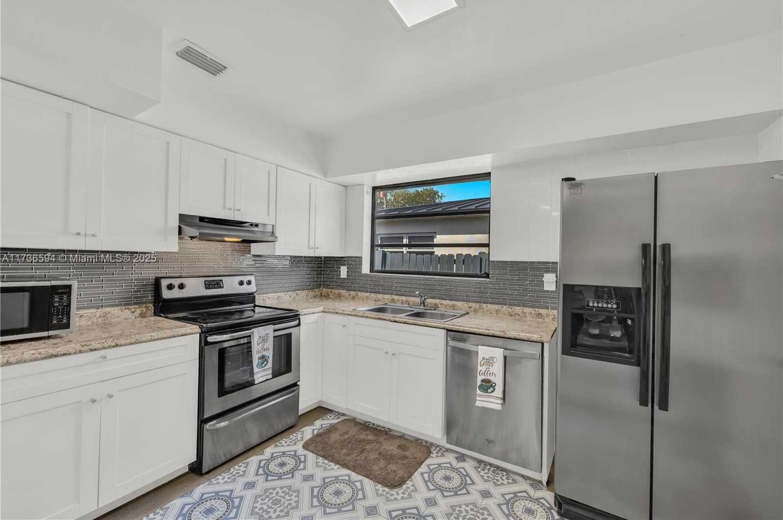 Small Image of 12890 NORTH EAST MIAMI CT, North Miami Number 8