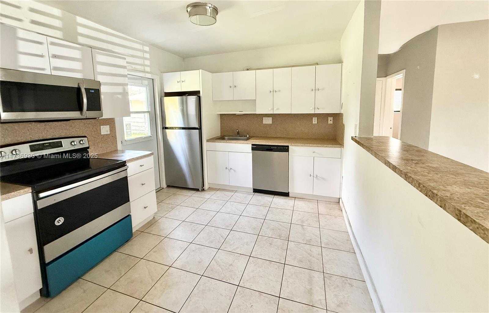 Small Image of 903 NORTH EAST 2ND ST, Hallandale Beach Number 2