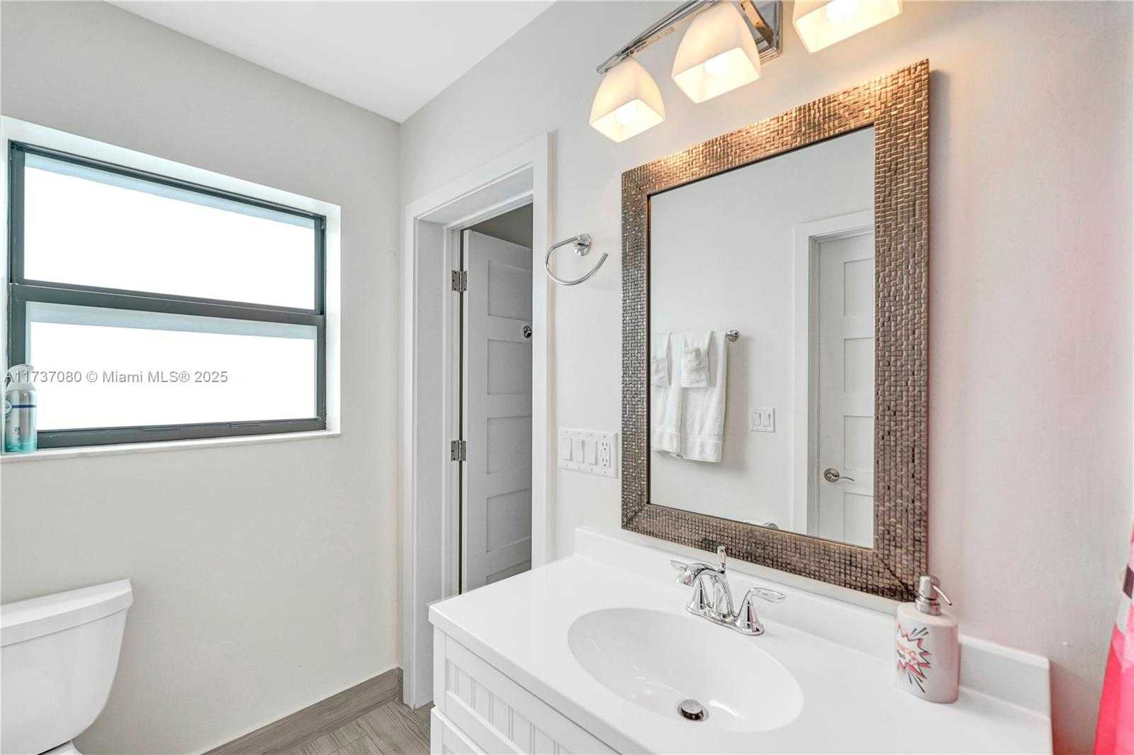 Small Image of 1704 RODMAN ST, Hollywood Number 11