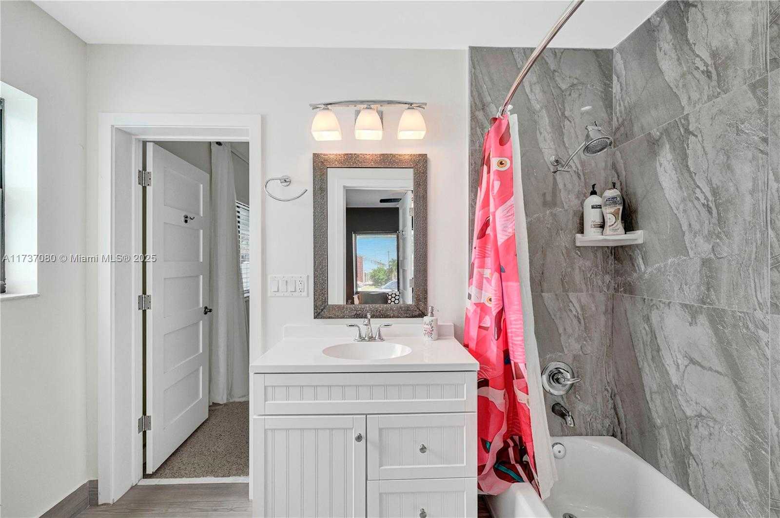 Small Image of 1704 RODMAN ST, Hollywood Number 7
