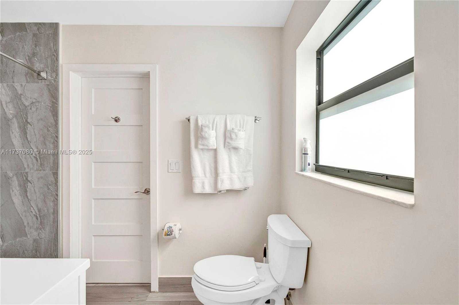 Small Image of 1704 RODMAN ST, Hollywood Number 8