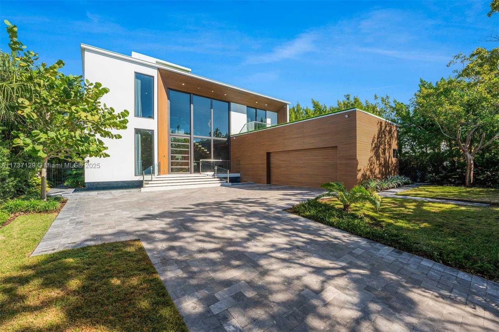 Small Image of 1785 CLEVELAND RD, Miami Beach Number 2
