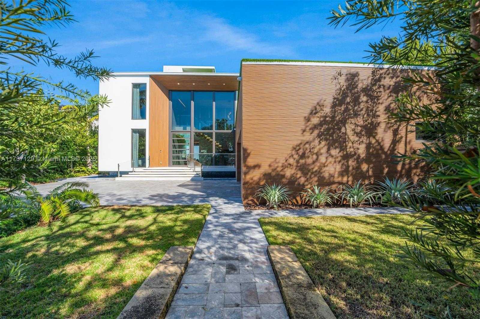 Small Image of 1785 CLEVELAND RD, Miami Beach Number 3