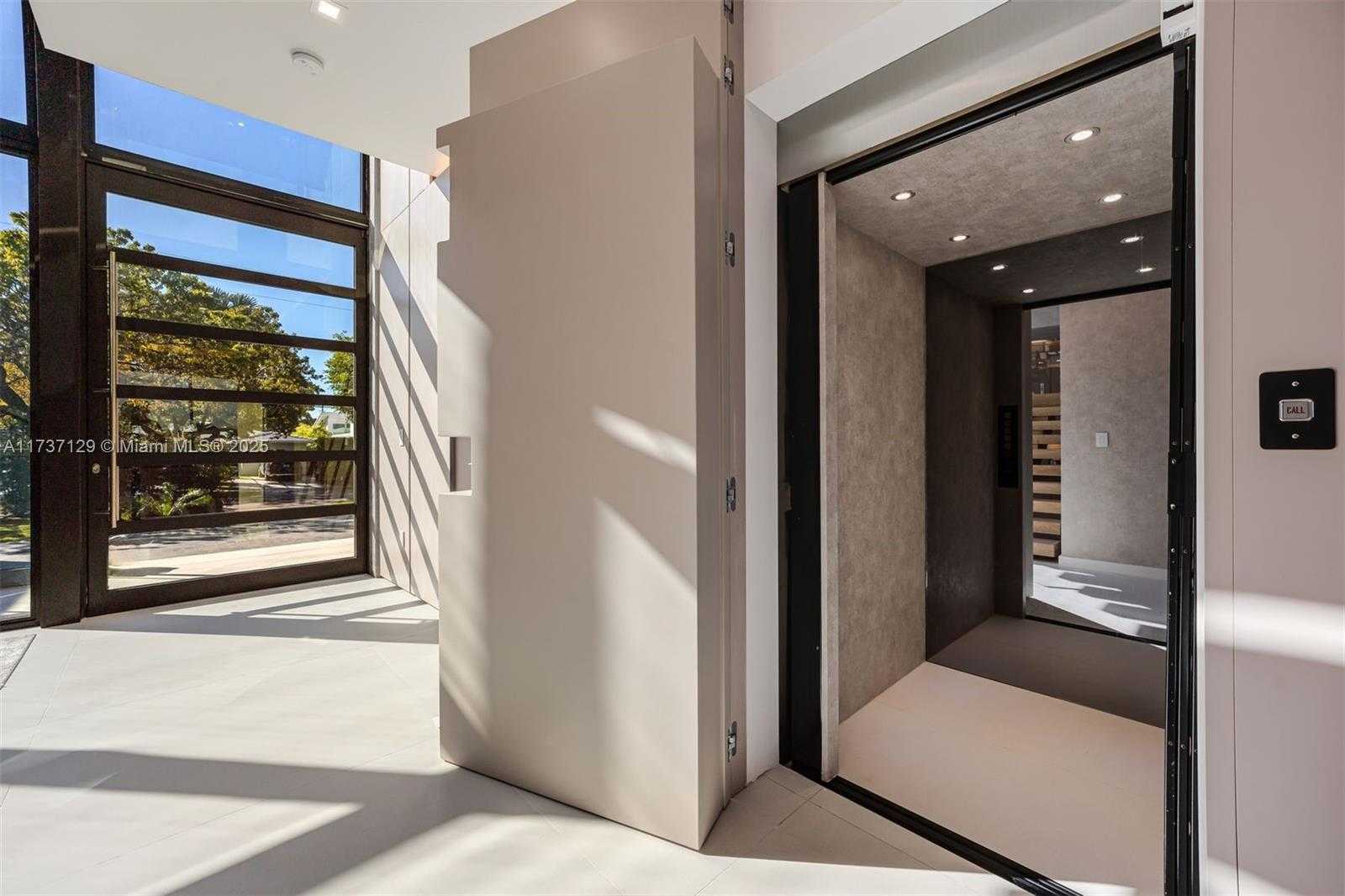Small Image of 1785 CLEVELAND RD, Miami Beach Number 9