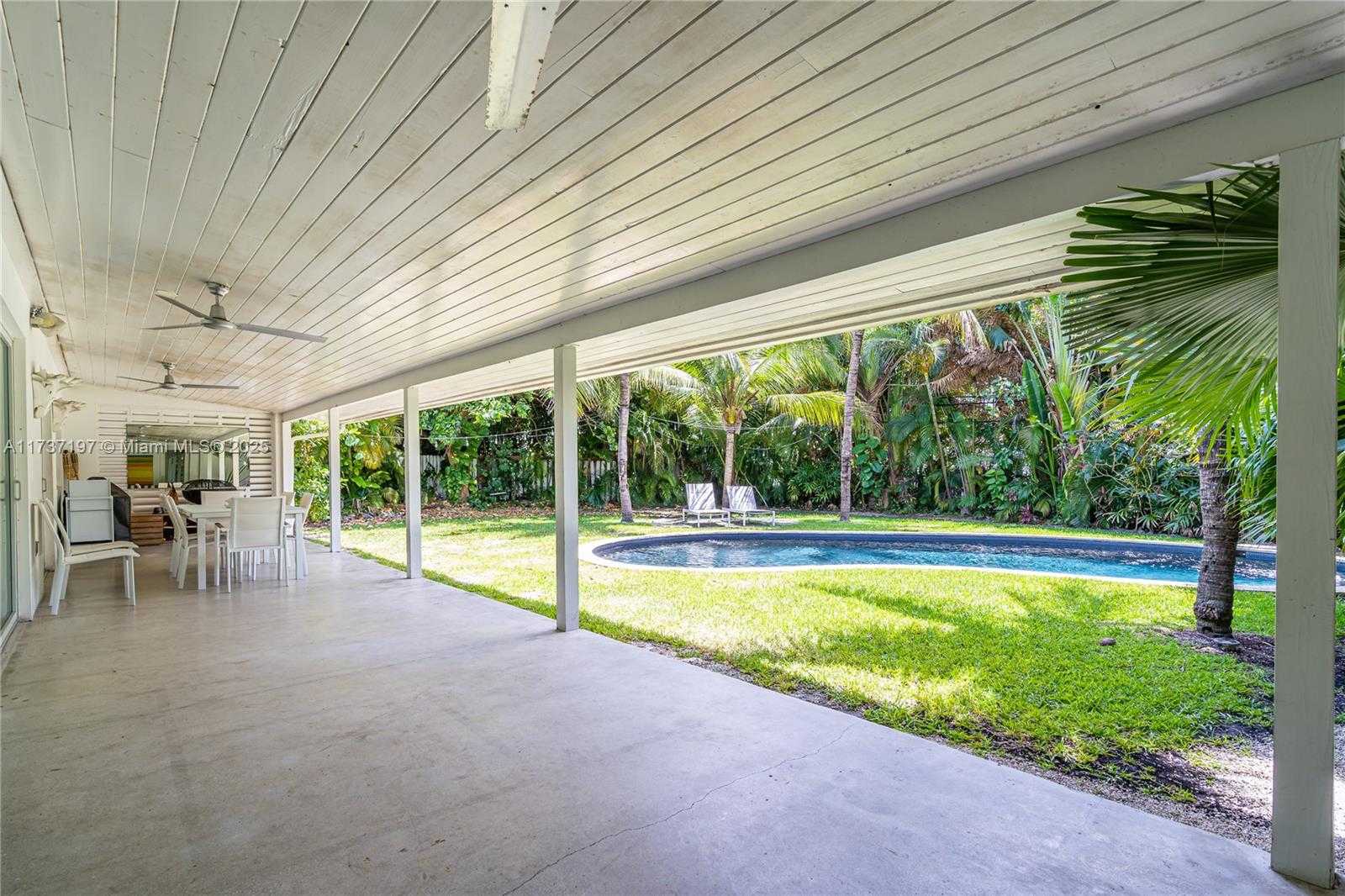 Small Image of 385 HARBOR CT, Key Biscayne Number 10