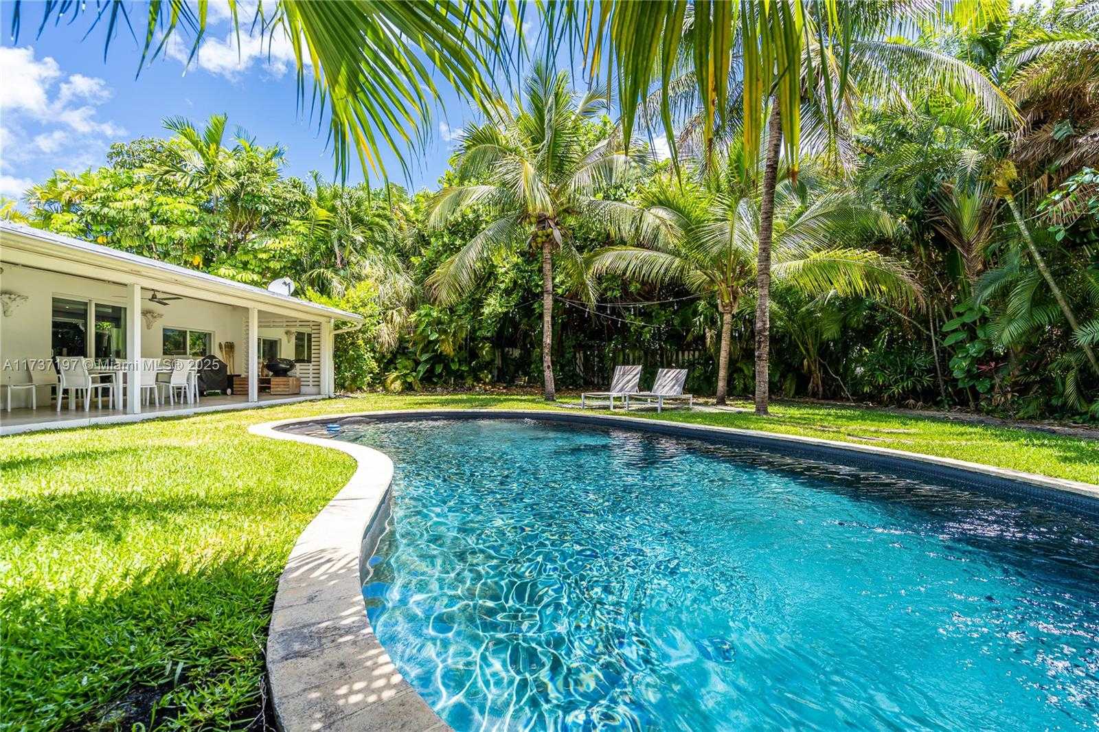 Small Image of 385 HARBOR CT, Key Biscayne Number 15