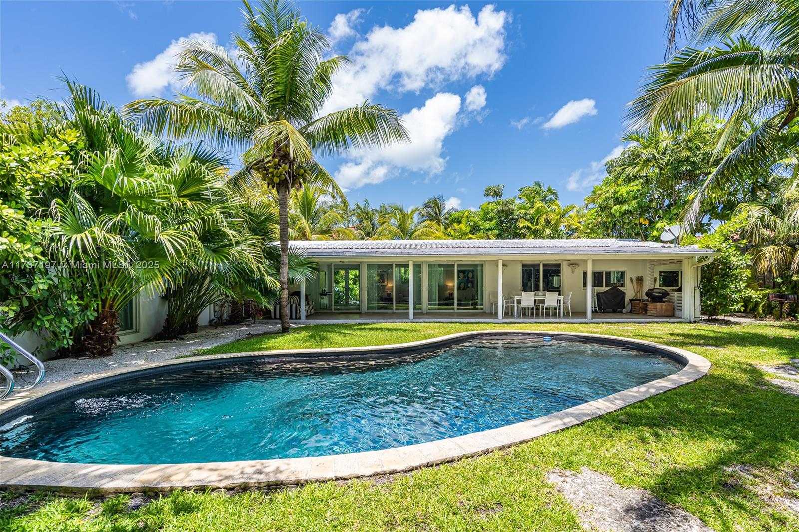 Small Image of 385 HARBOR CT, Key Biscayne Number 17