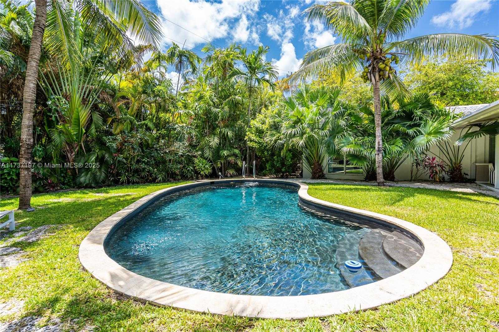 Small Image of 385 HARBOR CT, Key Biscayne Number 19