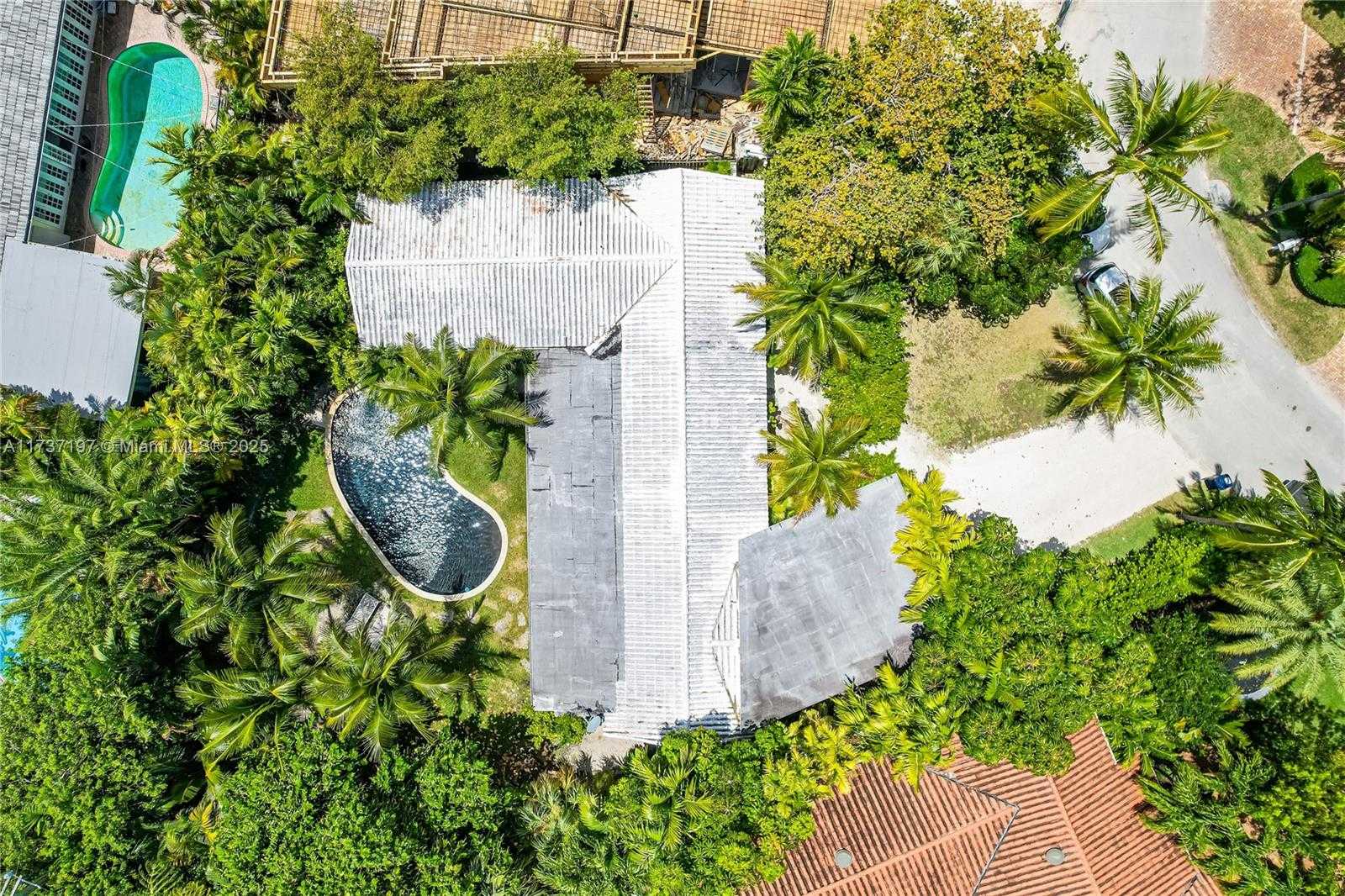 Small Image of 385 HARBOR CT, Key Biscayne Number 2