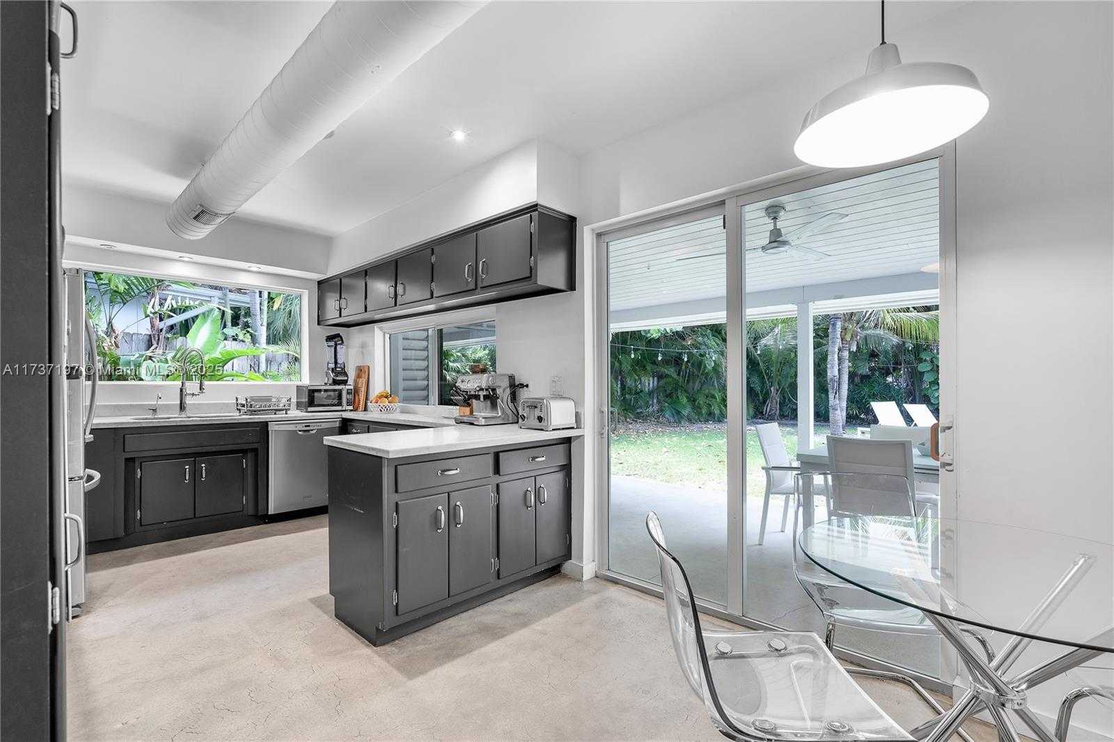 Small Image of 385 HARBOR CT, Key Biscayne Number 21