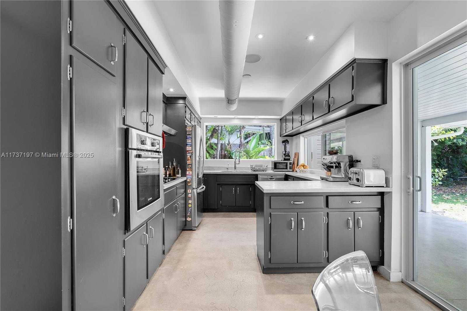 Small Image of 385 HARBOR CT, Key Biscayne Number 22