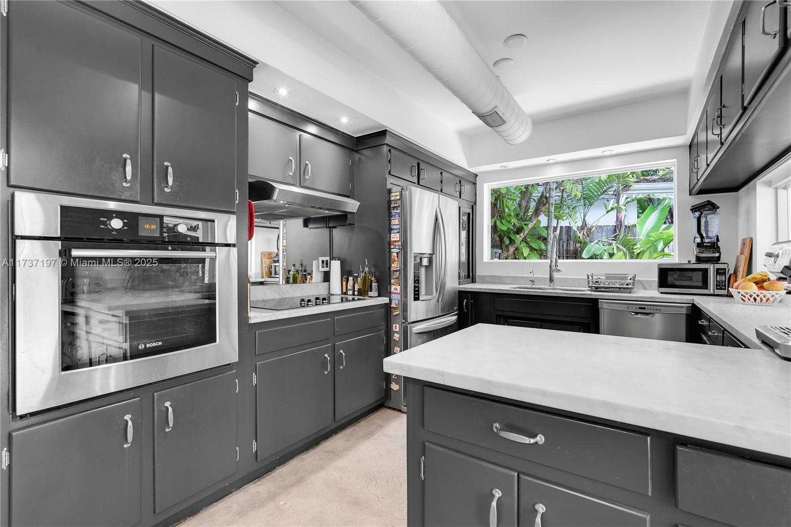 Small Image of 385 HARBOR CT, Key Biscayne Number 23