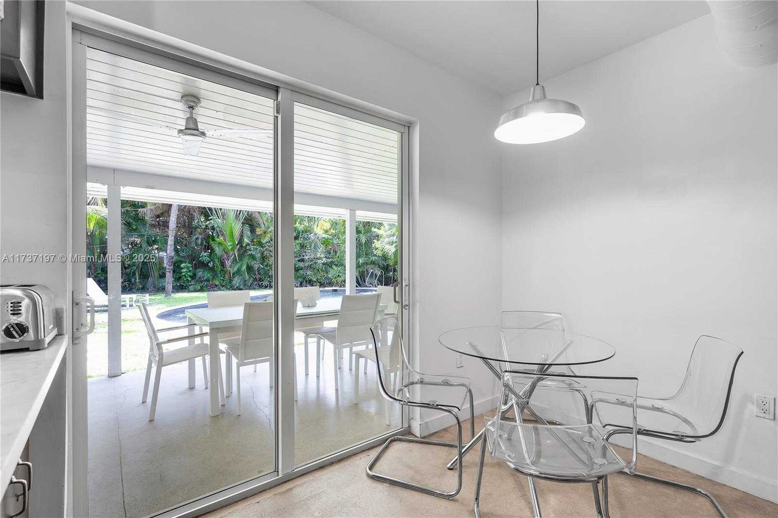 Small Image of 385 HARBOR CT, Key Biscayne Number 25