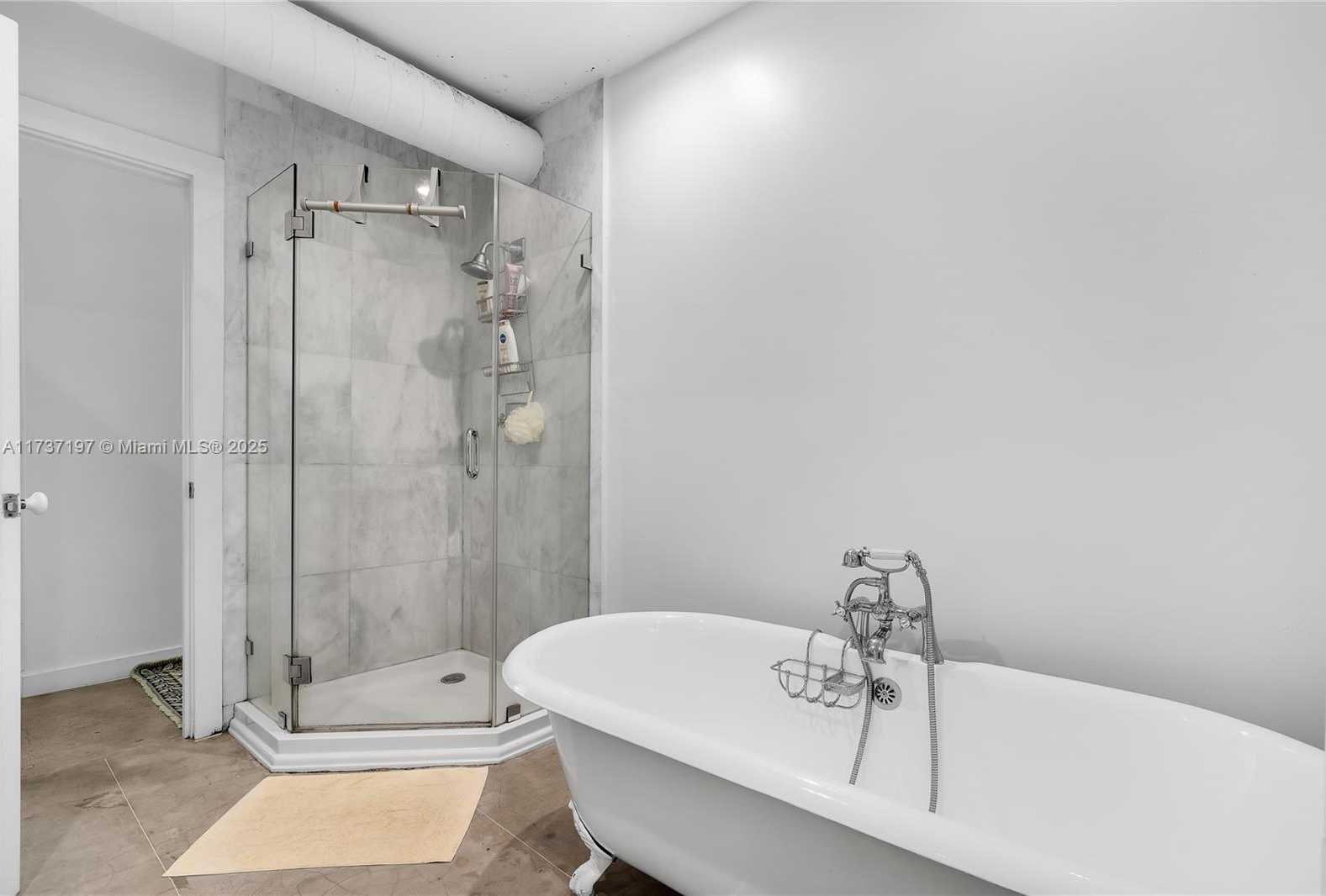 Small Image of 385 HARBOR CT, Key Biscayne Number 28