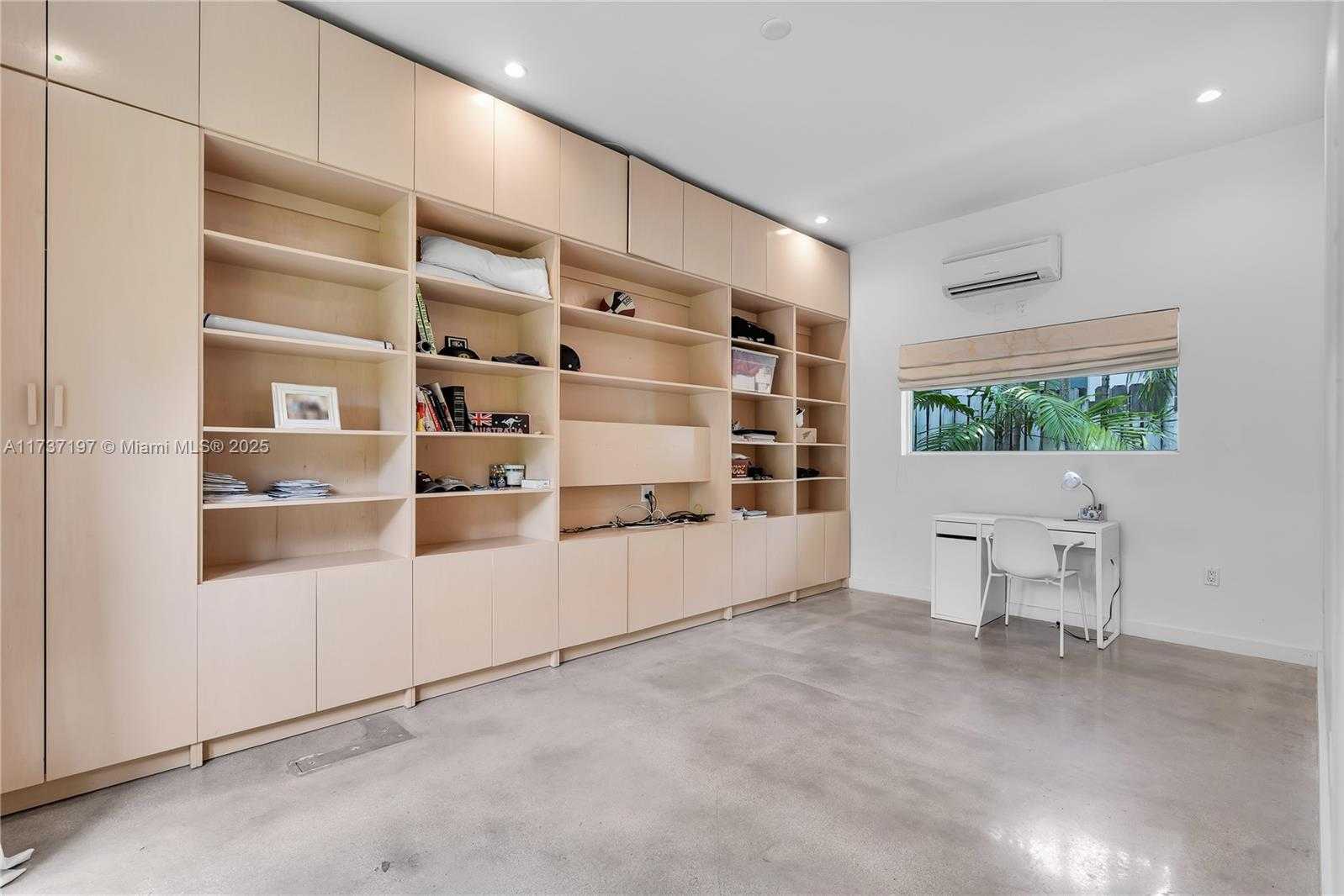 Small Image of 385 HARBOR CT, Key Biscayne Number 30