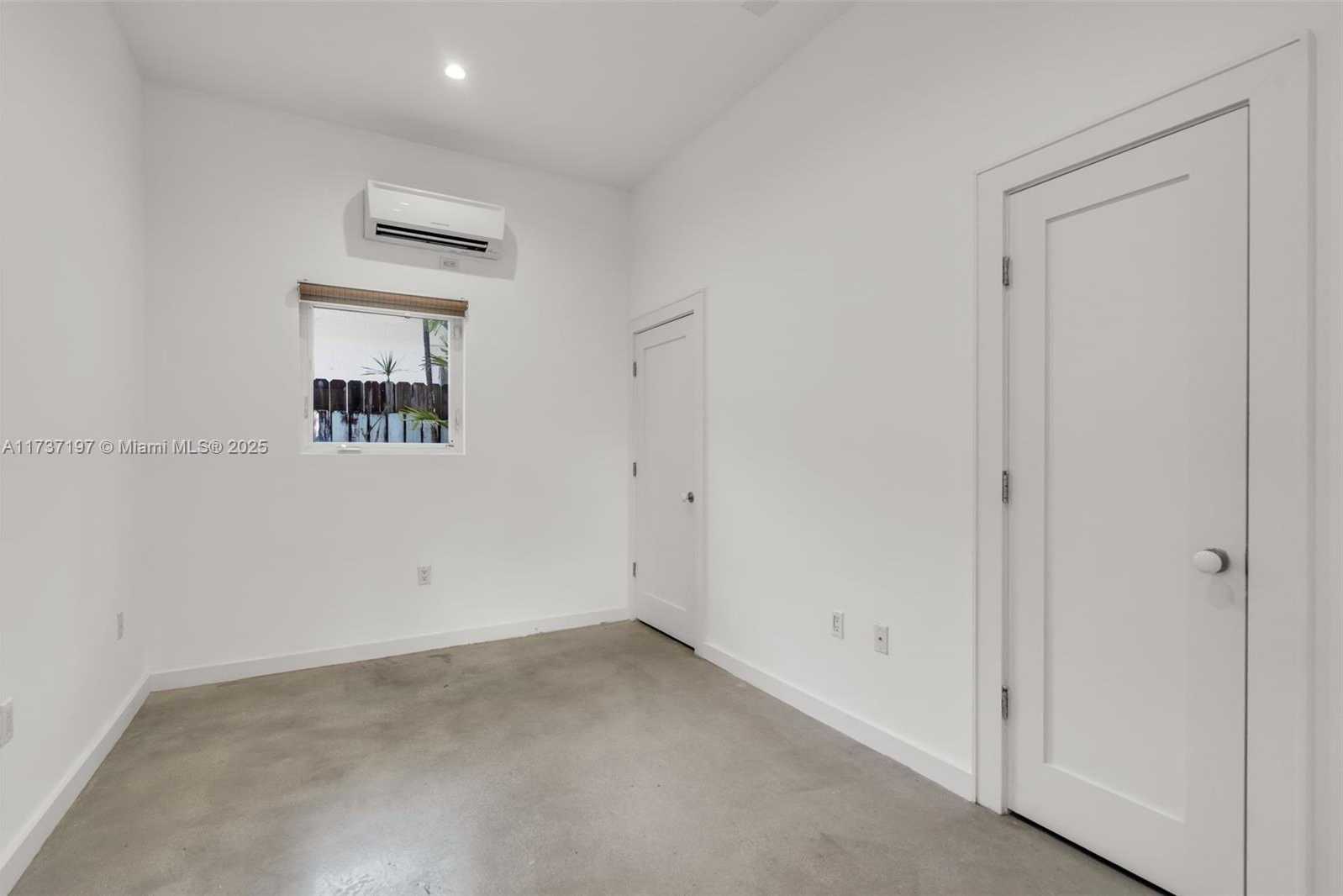 Small Image of 385 HARBOR CT, Key Biscayne Number 37