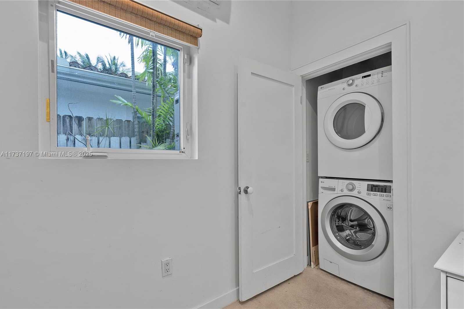 Small Image of 385 HARBOR CT, Key Biscayne Number 38
